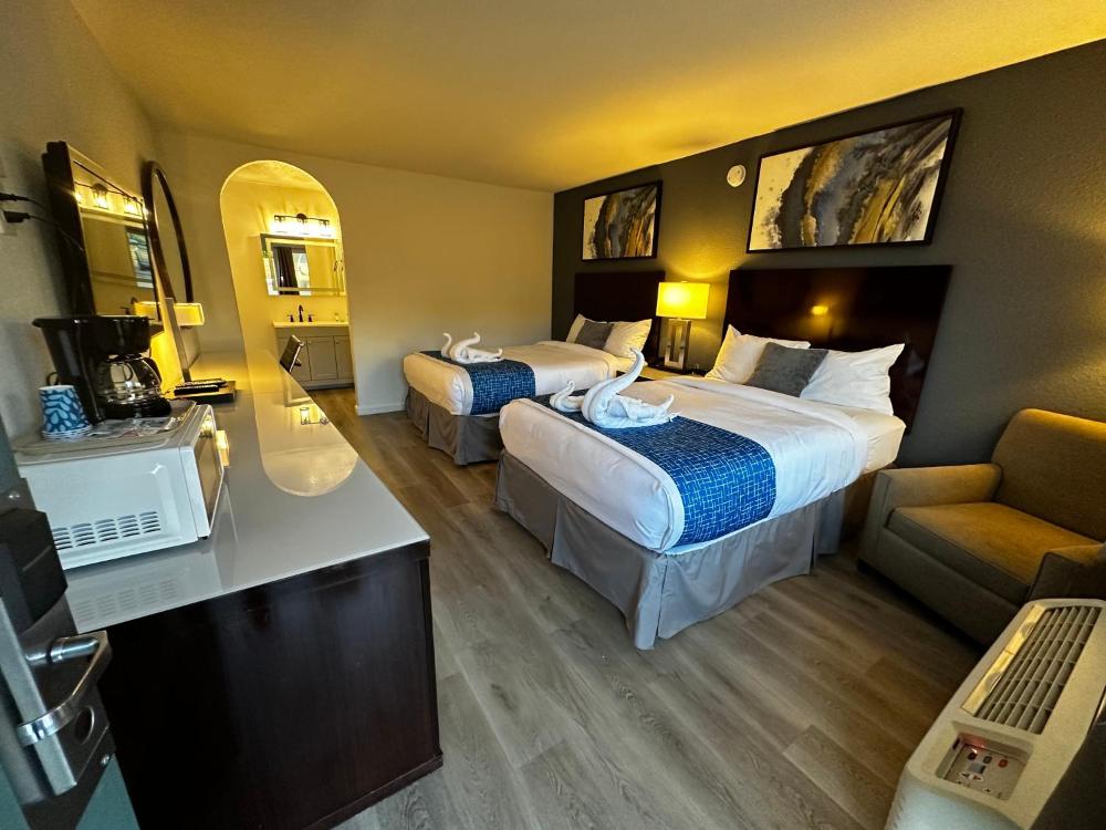 Deluxe Double Room interior
